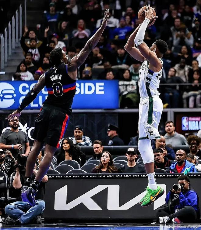 开云体育-字母哥回归赛场，战术调整首场状态亮眼，TL观众沸腾！的简单介绍